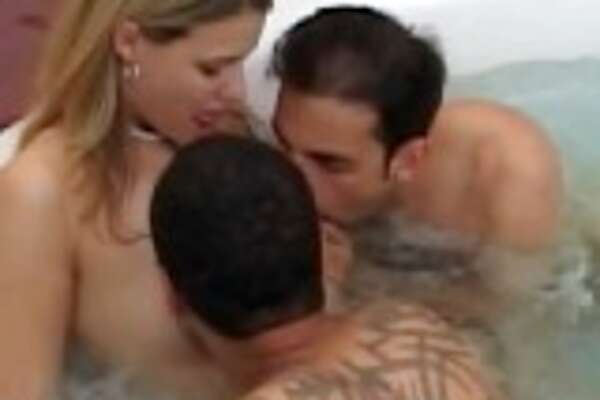 Amateur Threesome