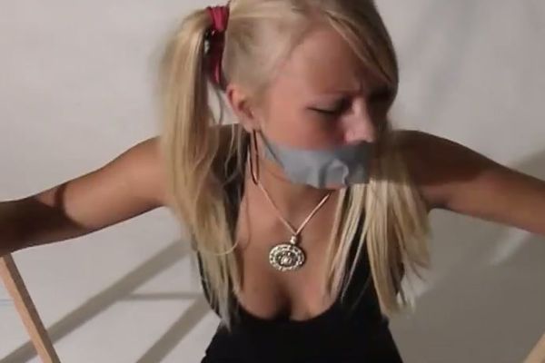 Malou i bondage